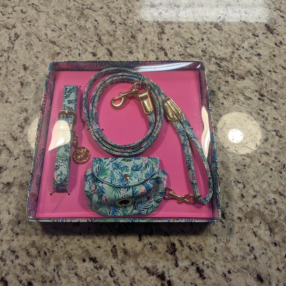 NWT Lilly Pulitzer Dog Walk Set